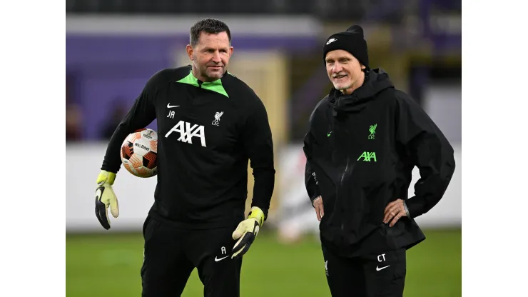 BRUSSELS - l-r Liverpool FC goalkeeper trainer John Achterberg, Liverpool FC goalkeeper trainer Claudio Taffarel during the UEFA Europa League in group E match between R. Union Sint Gillis and Liverpool FC at the Lotto Park stadium on December 14, 2023 in Brussels, Belgium. ANP Hollandse Hoogte GERRIT VAN COLOGNE UEFA Europa Europa League 2023/24 
