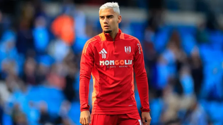 Andreas Pereira 18 do Fulham durante o aquecimento antes da partida da Premier League contra o Manchester City no Etihad Stadium, Manchester, Inglaterra 
