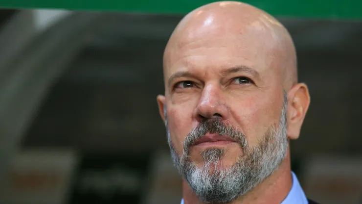 Zago permaneceu pouco tempo no comando do Palmeiras.<br />
Palmeiras X Internacional SO Paulo SP 17 05 2017 Palmeiras X Internacional The Coach Antnio Carlos Zago during The Match between Palmeiras and Vasco Hero AT Alliance Parque located in The West Zone of SO Paulo SP in A Game Valid for The eighth Finals of The 2017 Brazil Cup Photo Jales Valquer Fotoarena  PUBLICATIONxNOTxINxBRAxCHN JalesxValquer
