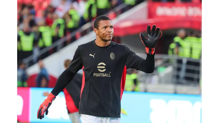 Dida of Milan Glorie warms up before the friendly game between FC Milan Glorie and Georgia legends at the Mikheil Meskhi Stadium on September 21, 2024 in Tbilisi, Georgia. Tbilisi Mikheil Meskhi Stadium, Ilia Chavchavadze Avenue, Zemo Vake, Vake, Vake District, Tbilisi, 1062, Georgia Georgia Copyright: xArturxStabulnieksx 700199
