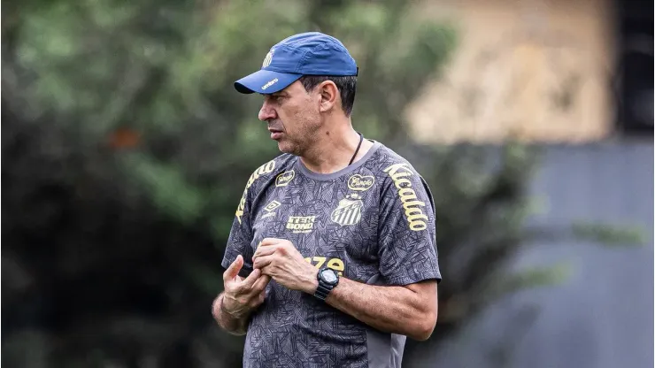 Fábio Carille entra em polêmica no Santos com o presidente Marcelo Teixeira
