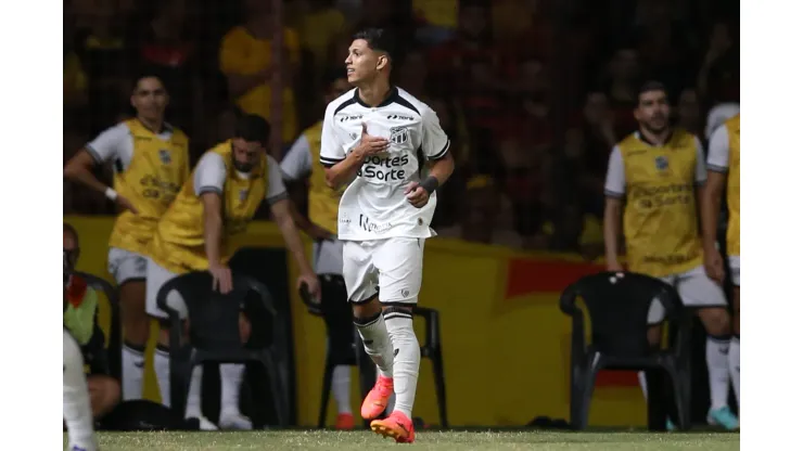 Erik Pulga marcou pelo Ceará em duelo contra o Sport na Série B do Brasileirão  (Foto: Marlon Costa/AGIF)
