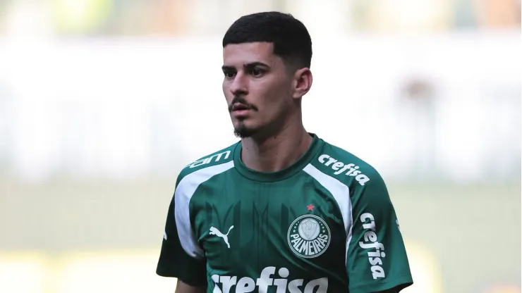 Rômulo não recebe oportunidades no Palmeiras.
