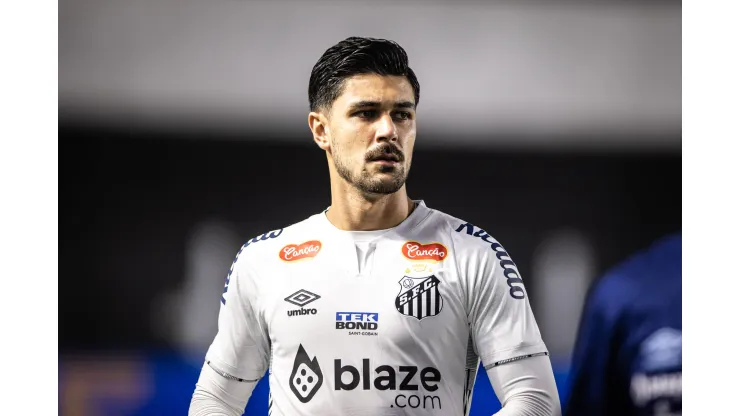 Joao Basso jogador do Santos durante partida contra o Coritiba. Foto: Abner Dourado/AGIF
