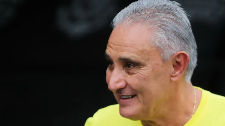 Time de Tite, ex-Flamengo, sofre goleada contra equipe de Zico