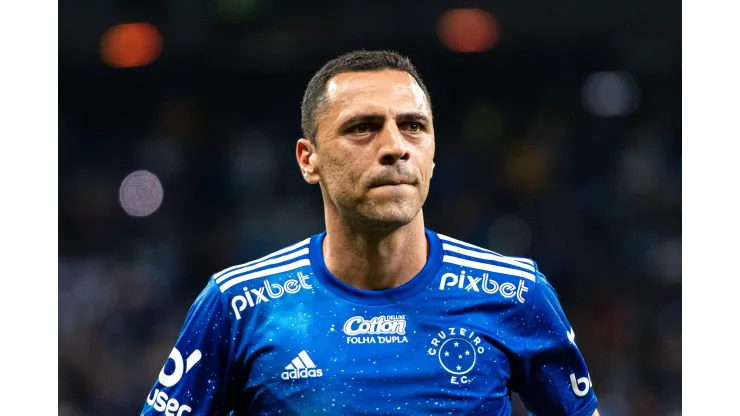 Rômulo. ex-jogador do Cruzeiro durante partida contra o Sport no estádio Mineirão pelo Campeonato Brasileiro Série B em 2022 
