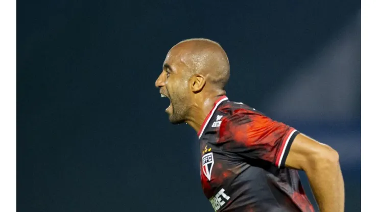 Lucas jogador do São Paulo comemora seu gol durante partida contra o Vasco no Estádio Brinco de Ouro pelo Campeonato Brasileiro A 2024. Foto: Anderson Romao/AGIF