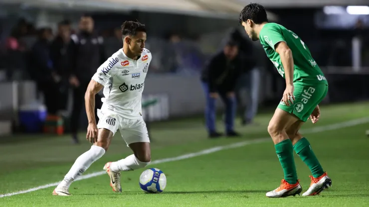 Acompanhe Chapecoense x Santos  ao vivo pelo Brasileirão Série B
