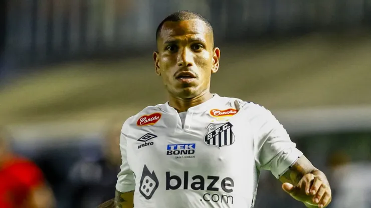 Otero descontou para o Santos na derrota contra a Chapecoense na Série B
