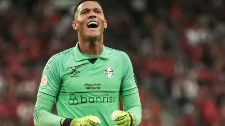 Adriel em 2025: quais os planos do Santos para a função de goleiro?
