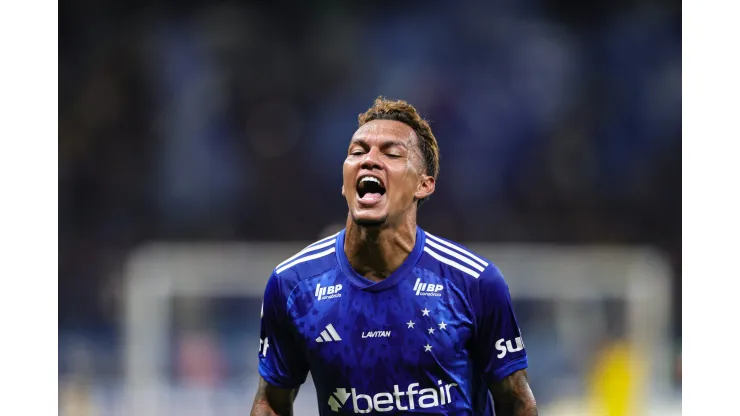 MG - BELO HORIZONTE - 18/10/2024 - BRASILEIRO A 2024, CRUZEIRO X BAHIA - Gabriel Veron jogador do Cruzeiro comemora seu gol durante partida contra o Bahia no estadio Mineirao pelo campeonato Brasileiro A 2024. Foto: Gilson Lobo/AGIF
