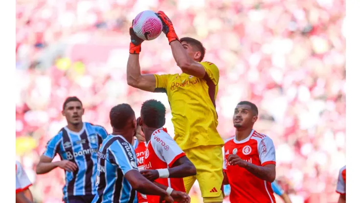 Rochet jogador do Internacional durante partida contra o Grêmio no Estádio Beira-Rio pelo Campeonato Brasileiro A 2024. Foto: Luiz Erbes/AGIF