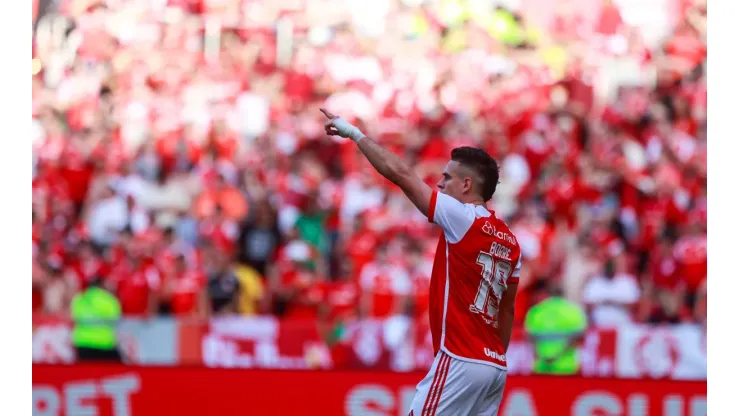 Borré jogador do Internacional comemora seu gol durante partida contra o Grêmio no Estádio Beira-Rio pelo Campeonato Brasileiro A 2024. Foto: Luiz Erbes/AGIF