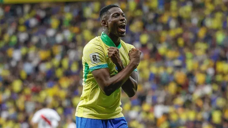 Luiz Henrique, jogador da Seleção Brasileira celebra seu gol na partida sobre o Peru nas Eliminatórias da Copa do Mundo 2026
