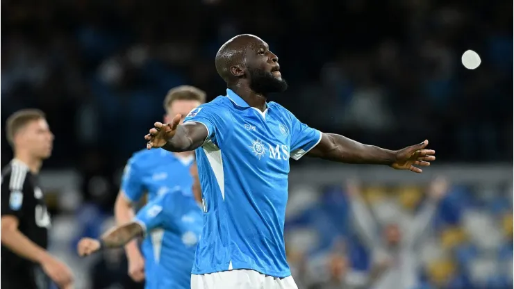 Romelu Lukaku  comemora gol pela Napoli em partida da Série A diante do Como. (Photo by Francesco Pecoraro/Getty Images)
