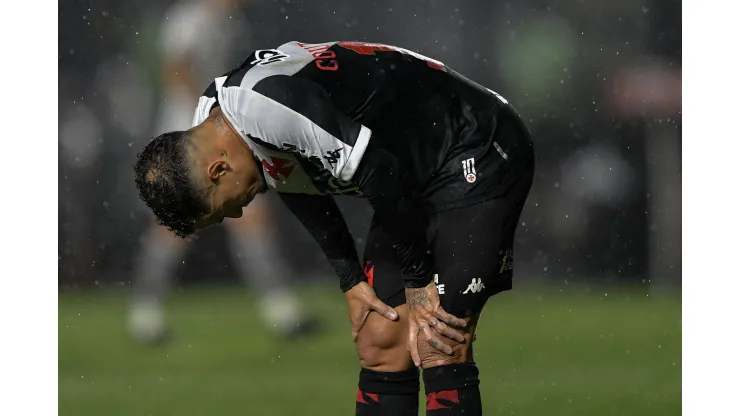 RJ - RIO DE JANEIRO - 19/10/2024 - COPA DO BRASIL 2024, VASCO X ATLETICO-MG - Philippe Coutinho jogador do Vasco durante partida contra o Atletico-MG no estadio Sao Januario pelo campeonato Copa Do Brasil 2024. Foto: Thiago Ribeiro/AGIF
