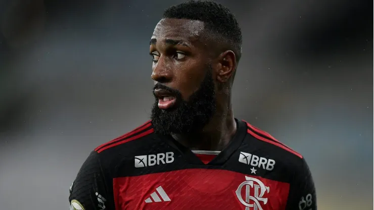 Gerson durante partida contra o Red Bull Bragantino, no Maracanã, pelo Campeonato Brasileiro.