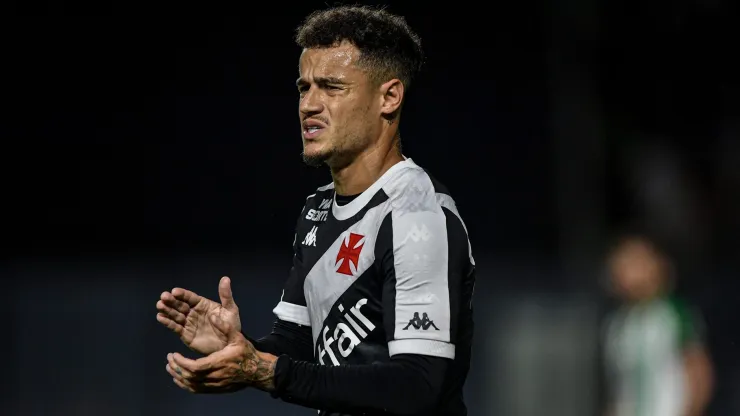 Philippe Coutinho não agrada a torcida vascaína desde seu retorno ao clube. Foto: Thiago Ribeiro/AGIF
