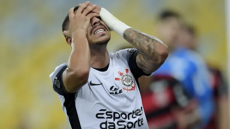 Matheuzinho jogador do Corinthians lamenta durante partida contra o Flamengo no Estádio Maracanã pela Copa Do Brasil 2024. Foto: Alexandre Loureiro/AGIF