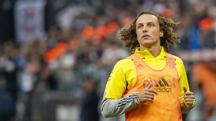 David Luiz durante aquecimento, na Neo Química Arena