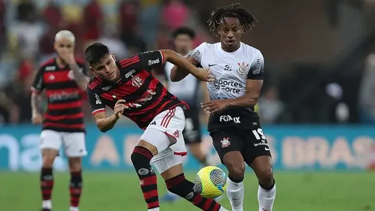 André Carrillo do Corinthians durante a partida da primeira mão da semifinal da Copa do Brasil entre o Flamengo e o Corinthians no Estádio do Maracanã