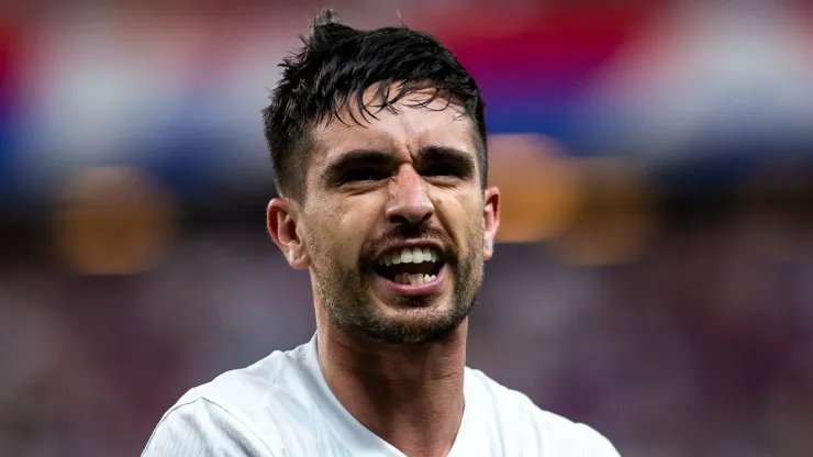 Igor Coronado, meia do Corinthians, comemora seu gol durante partida contra o Fortaleza no estadio Arena Castelão pela Copa Sul-Americana 2024.