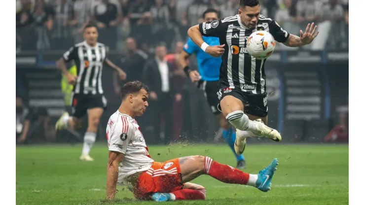 Paulinho jogador do Atletico durante partida contra o River Plate no estadio Arena MRV pelo campeonato Copa Libertadores 2024. Foto: Fernando Moreno/AGIF