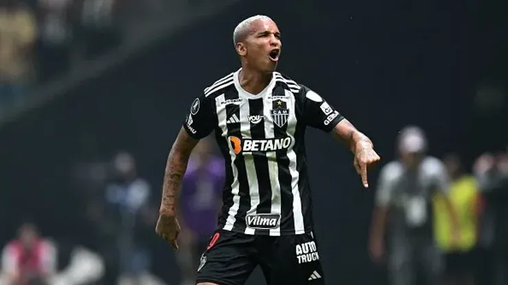 Deyverson do Atlético Mineiro comemora após marcar o segundo gol da equipe durante contra o River Plate na Copa Libertadores 2024
