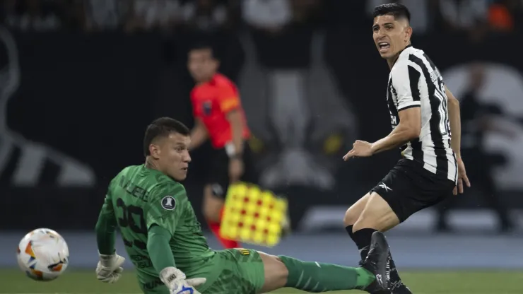 Savarino choca o mundo do futebol em Botafogo x Peñarol 
