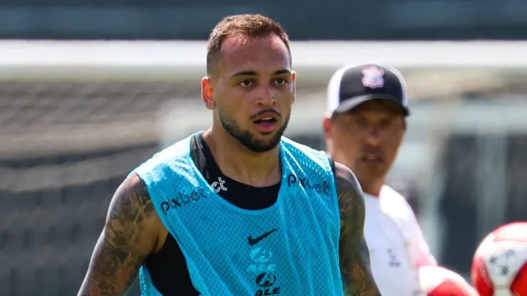 Maycon, jogador do Corinthians, durante treino no Centro de Treinamento CT Joaquim Grava
