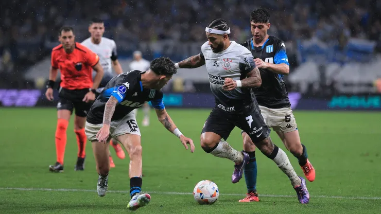 Memphis jogador do Corinthians durante partida contra o Racing. Foto: Ettore Chiereguini/AGIF
