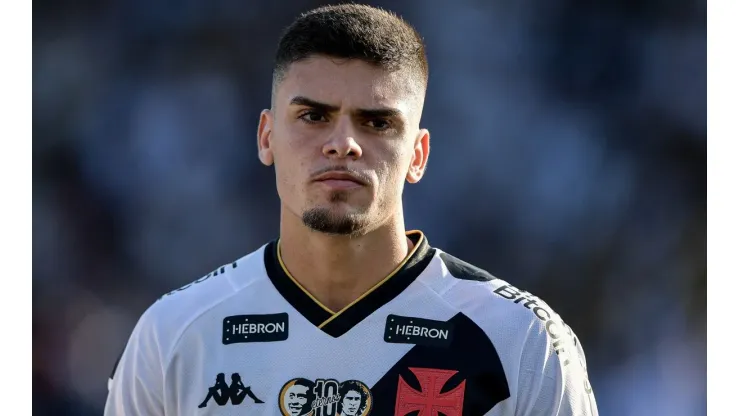 Foto: Thiago Ribeiro/AGIF - Pec com a camisa do Vasco
