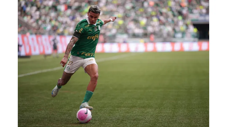 SP - SAO PAULO - 26/10/2024 - BRASILEIRO A 2024, PALMEIRAS X FORTALEZA - Richard Rios jogador do Palmeiras durante partida contra o Fortaleza no estadio Arena Allianz Parque pelo campeonato Brasileiro A 2024.