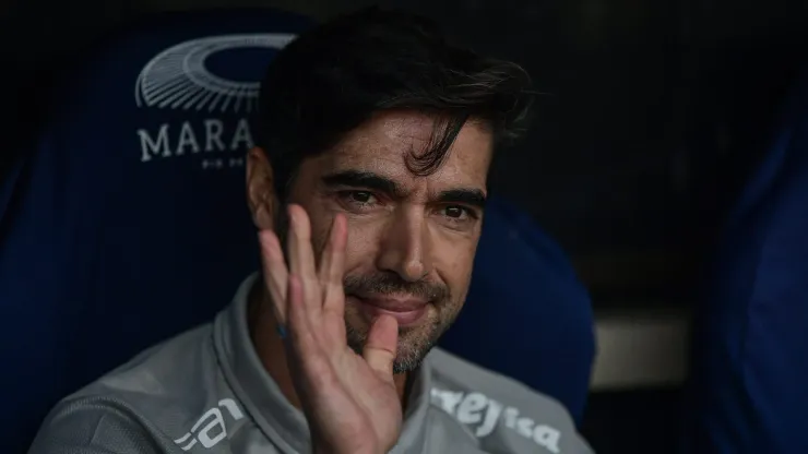 Abel Ferreira técnico do Palmeiras durante partida contra o Flamengo no Maracanã pelo Campeonato Brasileiro A 2024. Foto: Thiago Ribeiro/AGIF
