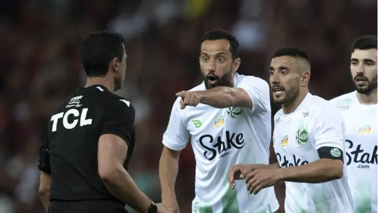 Nenê no momento em que acabou sendo expulso. Foto: Jorge Rodrigues/AGIF