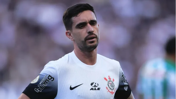 Igor Coronado recebeu o 3º amarelo e não joga diante do Palmeiras.