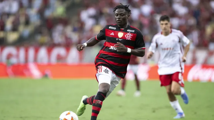 Shola jogador do Flamengo durante partida contra o Olimpyacos. Foto: Jorge Rodrigues/AGIF