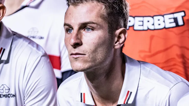 Briga com Zubeldía é trunfo da Fiorentina para comprar meia do São Paulo; entenda