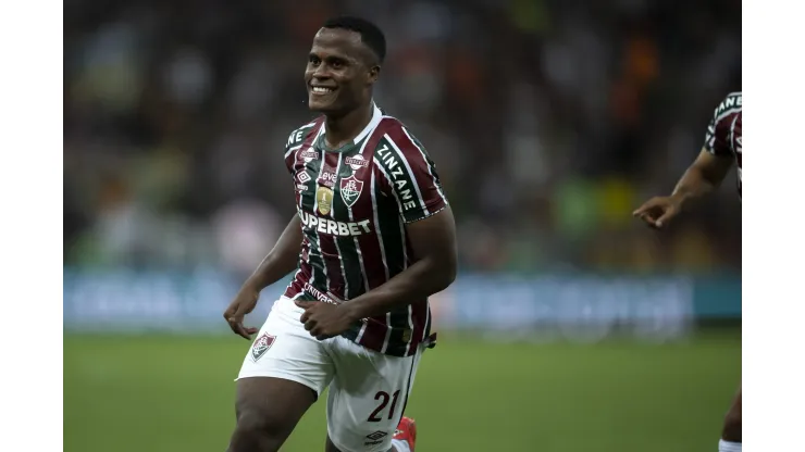 RJ - RIO DE JANEIRO - 01/11/2024 - BRASILEIRO A 2024, FLUMINENSE X GREMIO - Jhon Arias jogador do Fluminense comemora seu gol durante partida contra o Gremio no estadio Maracana pelo campeonato Brasileiro A 2024. Foto: Jorge Rodrigues/AGIF
