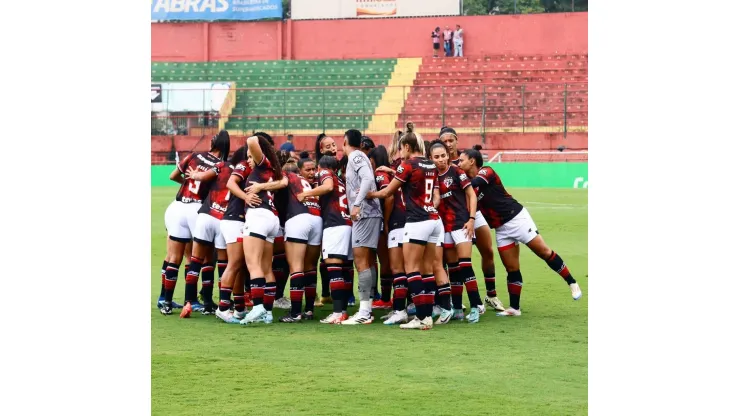 Jogadoras do São Paulo, se preparam para duelo contra o Corinthians no jogo de ida pelo Paulista Feminino, no domingo, 3 de novembro, 2024