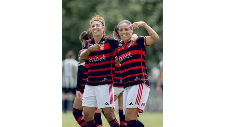 Cristiane e Glaucia, comemoram seus gols sobre o Botafogo pela partida de ida das semifinais no Carioca Feminino