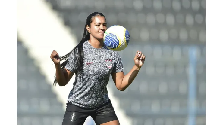 Daniela Arias, jogadora do Corinthians Feminino durante treino coletivo com foco na semifinal do Paulistão Feminino