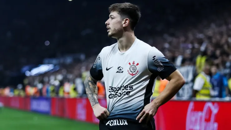 Rodrigo Garro em partida com o Fortaleza.