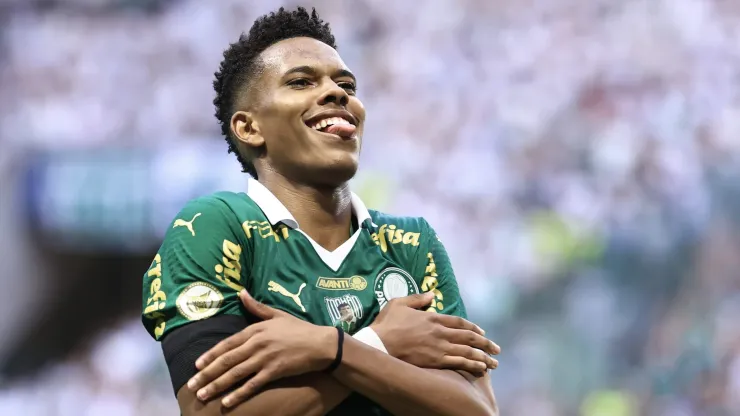 Estêvão jogador do Palmeiras comemora seu gol durante partida contra o Fortaleza no Allianz Parque pelo Campeonato Brasileiro A 2024. Foto: Marcello Zambrana/AGIF
