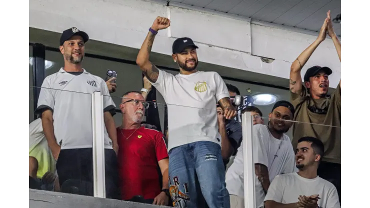 SP - SANTOS - 07/02/2024 - PAULISTA 2024, SANTOS X CORINTHIANS - Neymar ex jogador do Santos durante partida contra o Corinthians no estadio Vila Belmiro pelo campeonato Paulista 2024. Foto: Reinaldo Campos/AGIF
