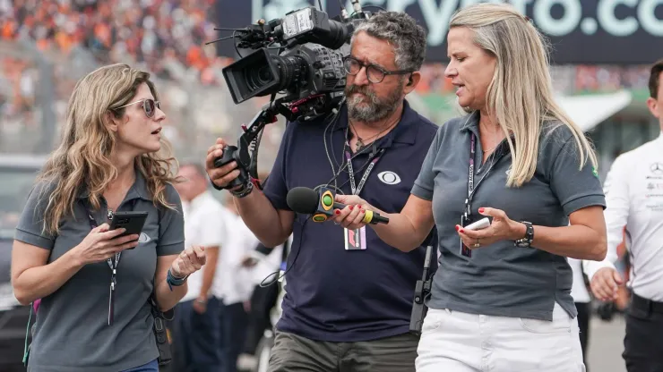 Mariana Becker e sua equipe no GP da Holanda de 2023 