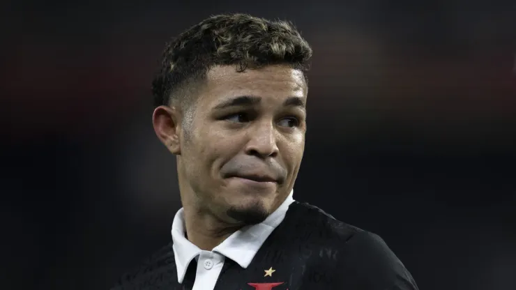 Adson tem definição no Vasco 