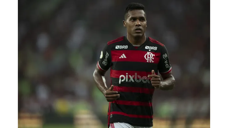 Lateral opinou sobre o confronto - Foto: Jorge Rodrigues/AGIF.