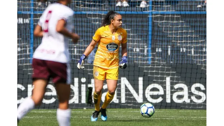 Lelê, goleira do Corinthians durante partida pela semifinal do Pautistao Feminino contra a Ferroviária