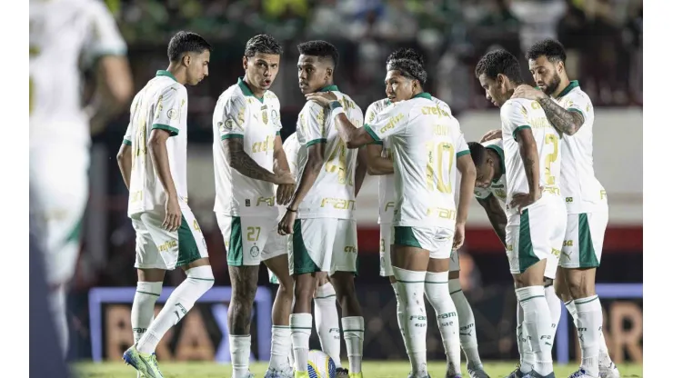 Jogadores do Palmeiras durante entrada em campo para partida contra o Atlético-GO no Estádio Antônio Accioly pelo Campeonato Brasileiro A 2024. Foto: Heber Gomes/AGIF